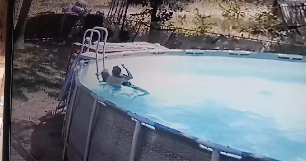 Ten-year-old rescues mother from drowning in swimming pool;  Shocking footage captured on CCTV
